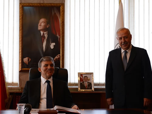 Cumhurbaşkanı Gül, Zonguldak Belediyesi’ni Ziyaret Etti